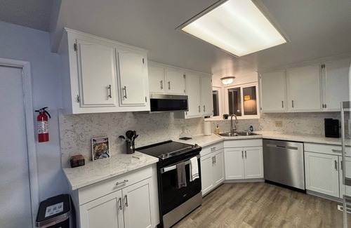 Raisin Casa | Charming 3-bedroom + Den house with AC and WiFi in awesome North Fresno.