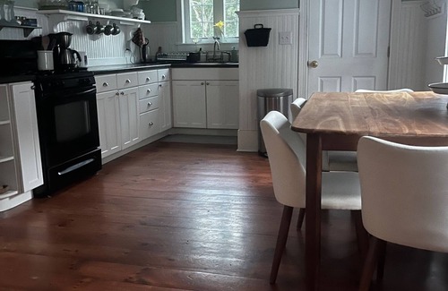 Phippsburg Otro | Charming 3-bedroom farmhouse in fabulous Phippsburg!