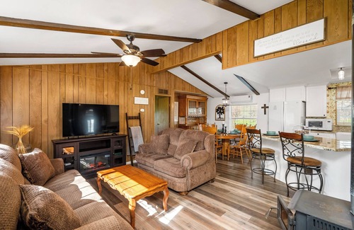 San Miguel Otro | Charming 3-bedroom farmhouse with AC and WiFi 15 minutes to downtown Paso Robles