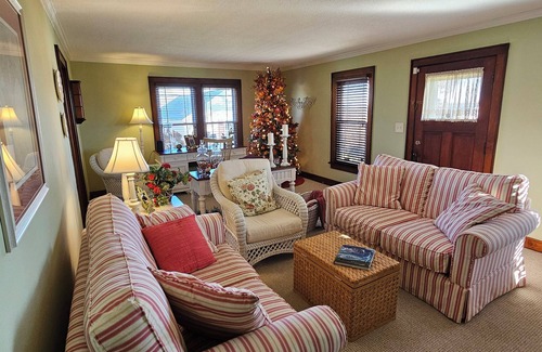 Princeton Otro | Charming 3-bedroom farmhouse with beautiful views..newly decorated.