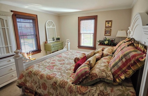 Princeton Otro | Charming 3-bedroom farmhouse with beautiful views..newly decorated.