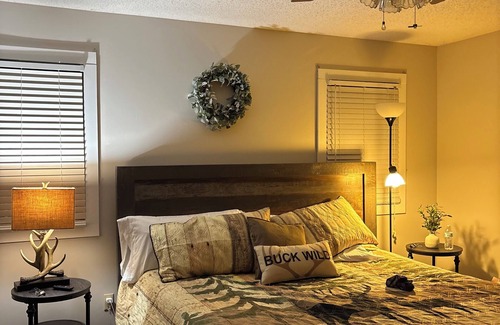Saline County Otro | Charming 3-bedroom farmhouse with WiFi, Heat AC in wonderful Stonefort Illinois.