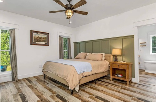 Lebanon Otro | Charming 3-bedroom Farmhouse in the Seacoast
