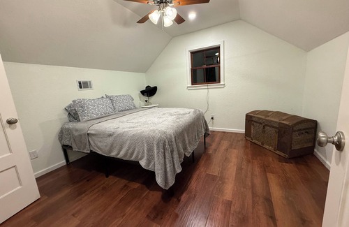 Eden Otro | Charming 3-bedroom farmhouse, w/fire pit, game room and outdoor space in Guyton