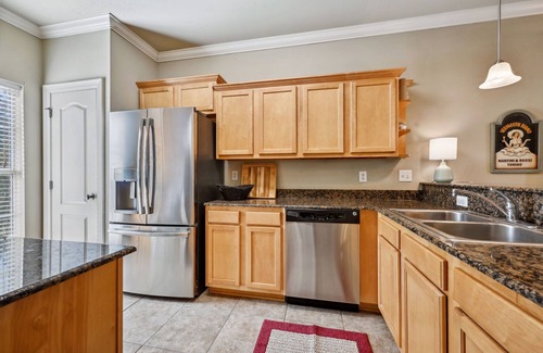 Covington Casa | Charming 3-bedroom GATED Garden house in Covington with POOL