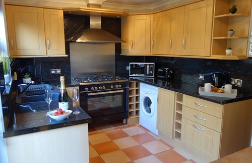 Chelmsford Casa | Charming 3 bedroom home with WIFI and parking