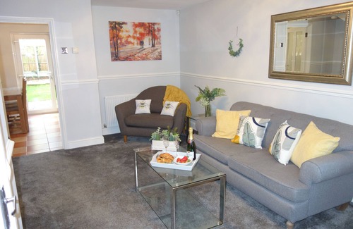 Chelmsford Casa | Charming 3 bedroom home with WIFI and parking