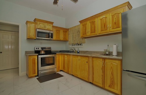 Port Antonio Casa | Charming 3-bedroom house in enchanting Fairy Hill with WiFi, AC