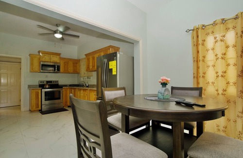 Port Antonio Casa | Charming 3-bedroom house in enchanting Fairy Hill with WiFi, AC