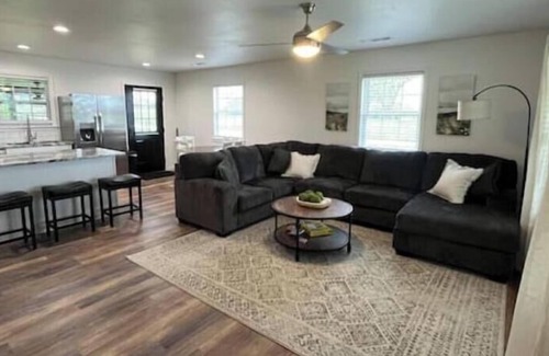 Farmington Casa | Charming 3-bedroom house in superb Farmington with WiFi, AC