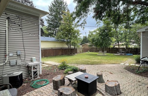 Fox Valley Casa | Charming 3-bedroom house with fence yard, WiFi, and in a great location.