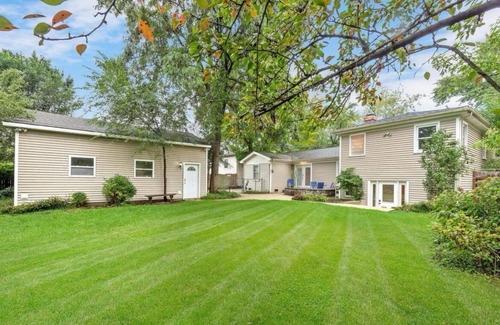 Fox Valley Casa | Charming 3-bedroom house with fence yard, WiFi, and in a great location.