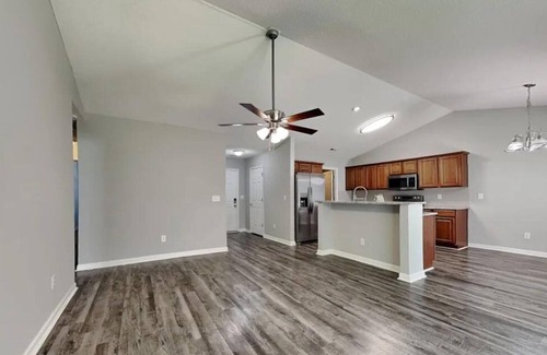 Greensboro Casa | Charming 3-bedroom house with AC, WiFi in Greensboro