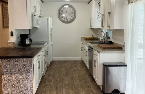 Hobe Sound Casa | Charming 3-bedroom house with heated pool in Hobe Sound sleeps 8, with AC, WiFi