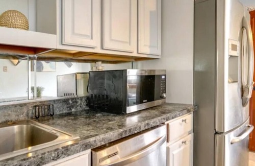 Bayville Casa | Charming 3-bedroom house in Ocean Gate with WiFi and AC.