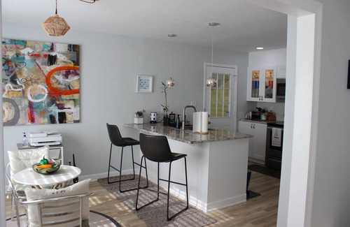 Pascagoula Casa | Charming 3-bedroom house in peaceful Pascagoula only a walk to the beach.