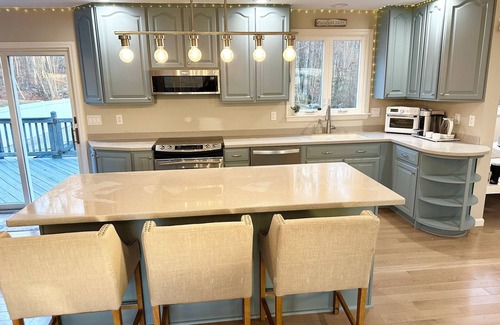 Plainfield Casa | Charming 3-bedroom house in Pleasant Plainfield with hot tub and pool