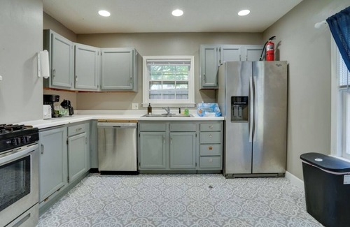West Side Casa | Charming 3-bedroom house in welcoming Saint Paul with AC, WiFi