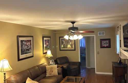 Tuscaloosa Casa | Charming 3-bedroom house with AC, WiFi in lovely Tuscaloosa-1 mile from campus