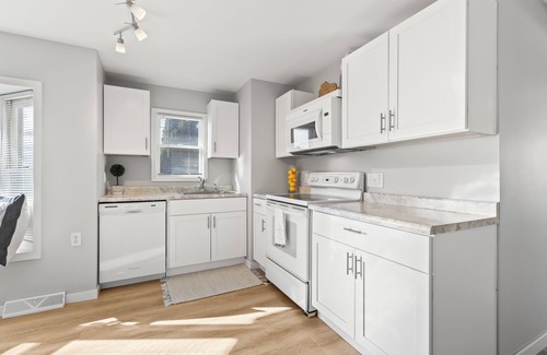 West Allis Casa | Charming 3-bedroom house in enjoyable West Allis with WiFi, AC