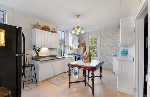 Abbeville Casa | Charming 3-bedroom historic 1888 cottage located in downtown Abbeville