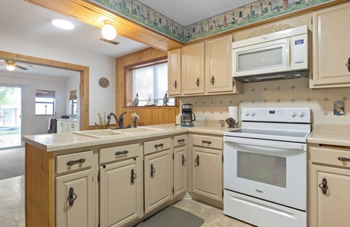 Camdenton Casa | Charming 3-bedroom house in Camdenton with WiFi and AC