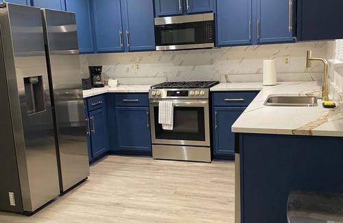 Charlotte Casa | Charming 3-bedroom house with WiFi, AC in serene Charlotte.