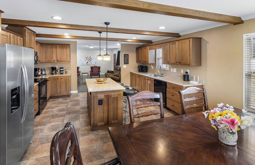 Dandridge Casa | Charming 3-bedroom house with WiFi, AC in enchanting hold up to 10 guest
