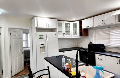 Dix Hills Casa | Charming 3-bedroom house withAC in Dix Hills