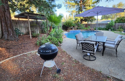 Orangevale Casa | Charming 3-bedroom house with solar pool.WiFi and AC in delightful Fair Oaks