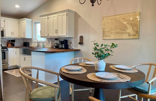 Green Bay Casa | Charming 3-Bedroom House 3 mi to Lambeau Field