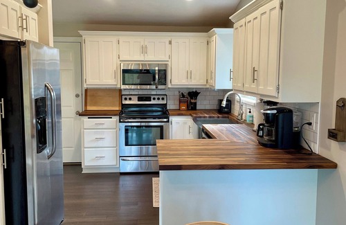 Green Bay Casa | Charming 3-Bedroom House 3 mi to Lambeau Field