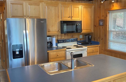 Greentown Casa | Charming 3-bedroom house with private dock on Lake Wallenpaupack!