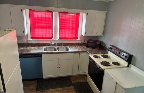 Kingsport Casa | Charming 3-bedroom house in Kingsport with AC, WiFi. Enjoy your stay