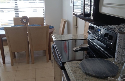 Tropic Casa | Charming 3-bedroom house in wonderful Melbourne with WiFi, AC
