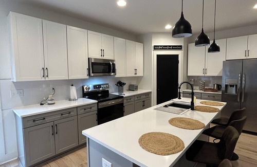 Madison Casa | Charming 3-bedroom house - 10 minutes from Broadway