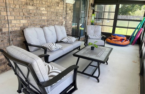 Northeast Pensacola Casa | Charming 3-bedroom house in delightful Pensacola with Pool