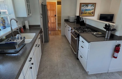 Birdland Casa | Charming 3-bedroom house with epic canyon views in San Diego with WiFi, AC