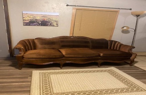 Tucumcari Casa | Charming 3-bedroom house with WiFi, AC near ArtCity. Safe & quiet country view.