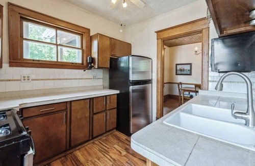 Woodstock Casa | Charming 3-bedroom house in cool Woodstock with AC, WiFi