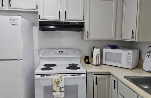 Ellendale Casa | Charming 3-bedroom Home - near BARTLETT-Comfortable & Convenient.