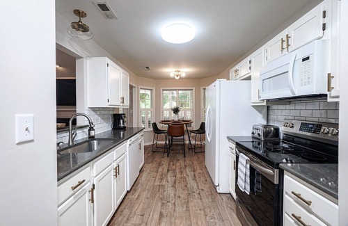 Waxhaw Casa | Charming 3-bedroom home in quiet Waxhaw neighborhood.
