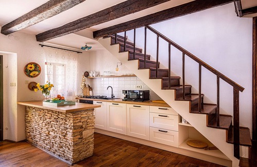 Buzet Casa | Charming 3-bedroom house with AC and WiFi in Sovinjak