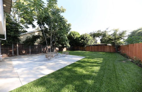 Altadena Casa | Charming 3-bedroom house with huge backyard in Pasadena