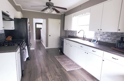 Brewster Casa | Charming 3-bedroom house with AC, fitness equipment, WiFi in brilliant Brewster