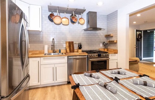 Lower Township Casa | Charming 3-bedroom house in Cul de sac surrounded by forest