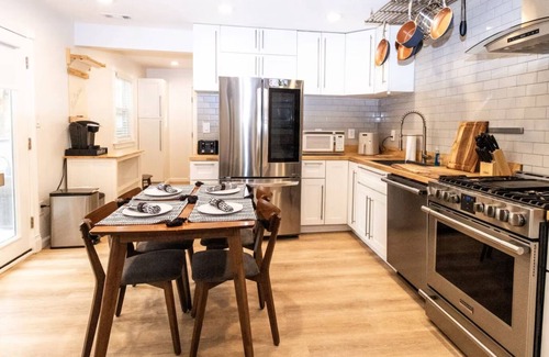 Lower Township Casa | Charming 3-bedroom house in Cul de sac surrounded by forest