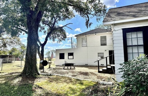 Danevang Casa | Charming 3-bedroom house in serene El Campo with AC