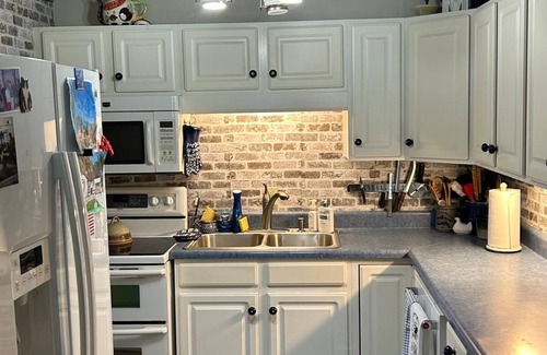 Franklin Casa | Charming 3-bedroom house in wonderful Franklin with WiFi and AC