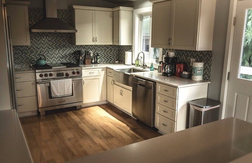 Freeland Casa | Charming 3-bedroom house overlooking Holmes Harbor w/WiFi and gas fireplace